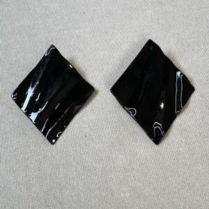 Vintage 80's Black Wavy Diamond Shape Earrings